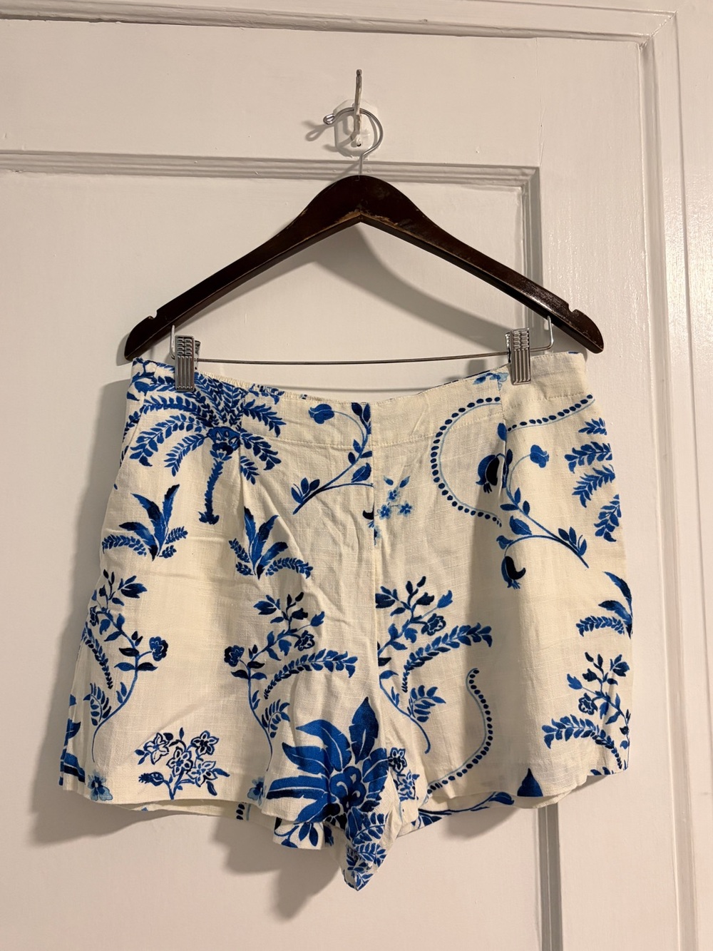 Industry White/Blue Palm Floral Shorts Size L
